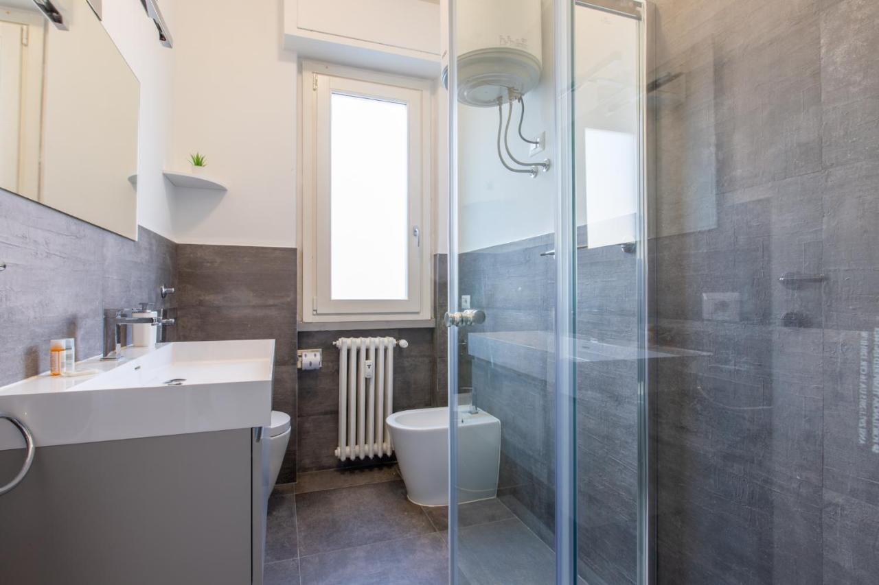 Italstay - Disciplini Apartment -10 Min Dal Duomo Милано Екстериор снимка